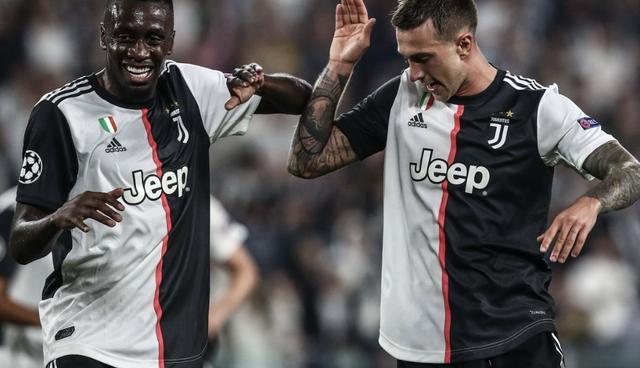 拼了 杨瀚森滑铲第一壮汉